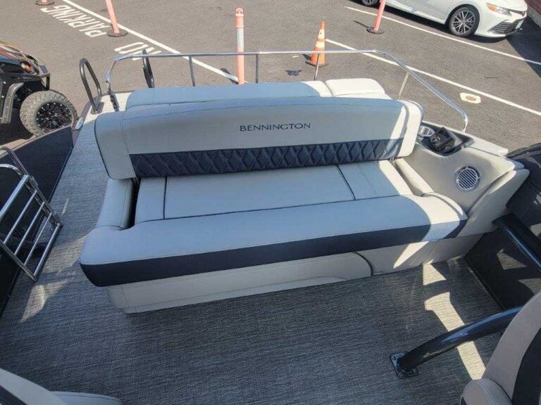 2025 Bennington 25RXSBWA - ESP - Arch - Windshield - Owner Demo US-ETWR6587F425 [photo 63]